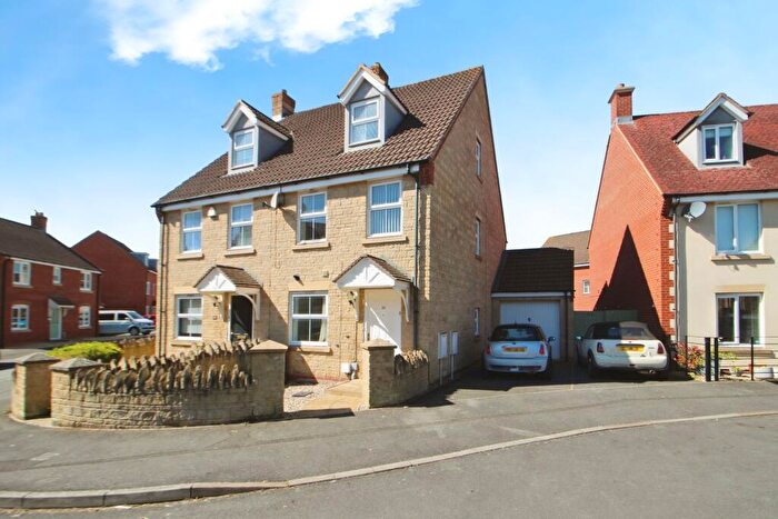 3 Bedroom Semi-Detached House To Rent In Newson Road, Swindon, SN25