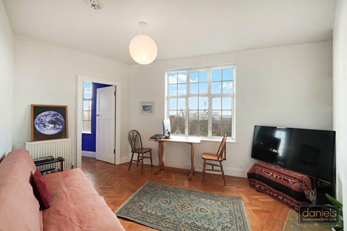 1 Bedroom Flat For Sale In Connaught Road, Harlesden, London, NW10