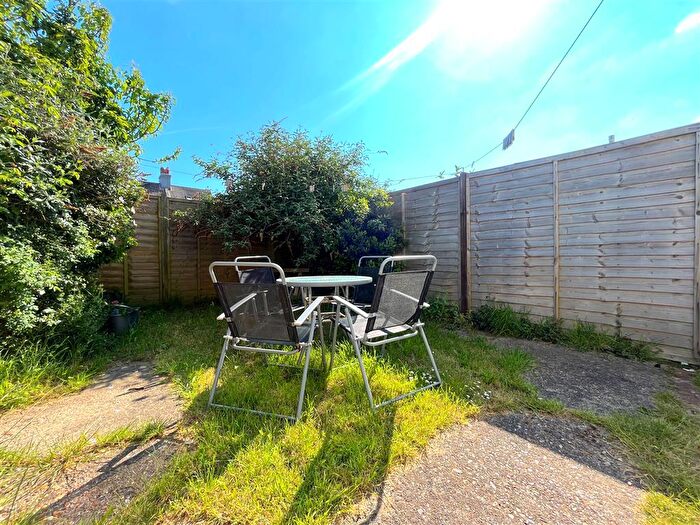 2 Bedroom Flat To Rent In Canterbury Road, Worthing, BN13