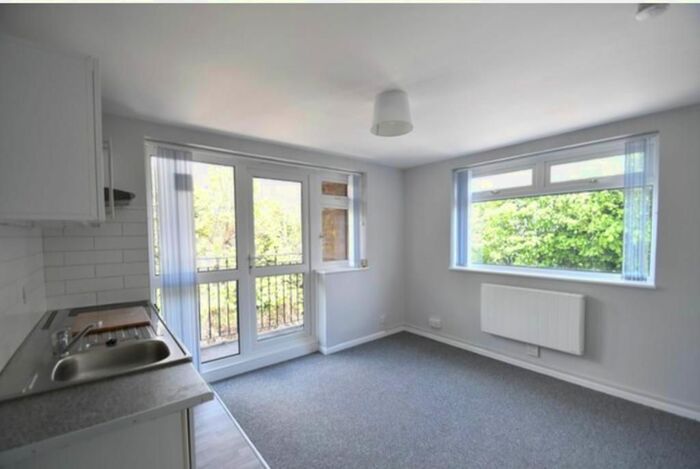 1 Bedroom Studio To Rent In The Approach, Orpington, Kent, BR6