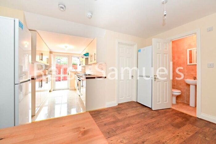 6 Bedroom Terraced House To Rent In Manchester Road, Isle Of Dogs, London, E14