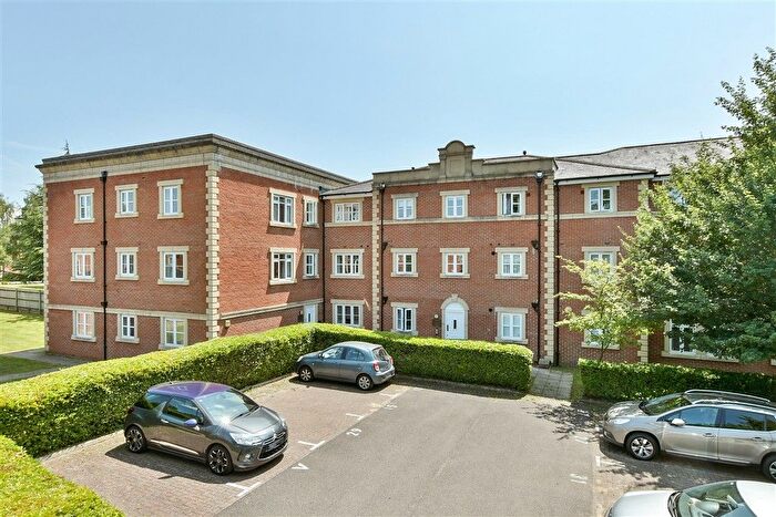 2 Bedroom Flat For Sale In Talfourd Way, Redhill, Surrey, RH1