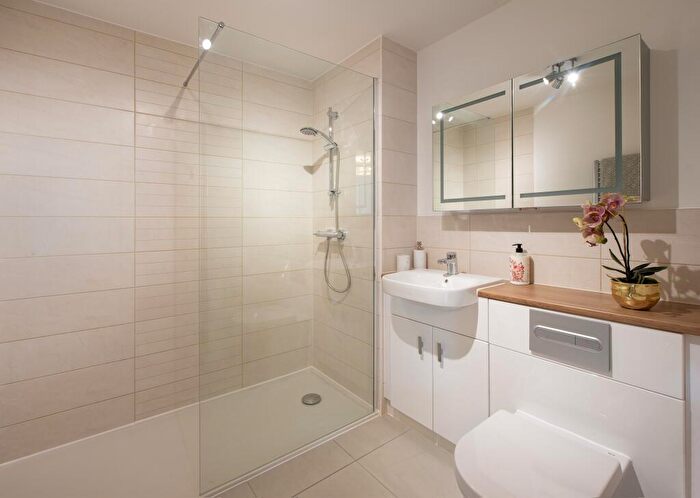 2 Bedroom Retirement Property To Rent In Queens Road, Weybridge, Surrey, KT13