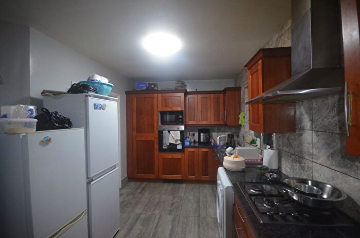 3 Bedroom Semi Detached House To Rent In Romford, RM6