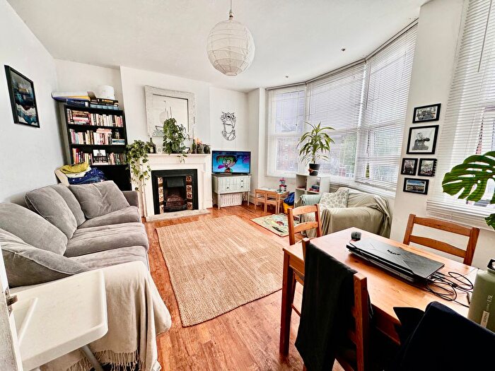 3 Bedroom Flat To Rent In Roseneath Avenue, Winchmore Hill, N21