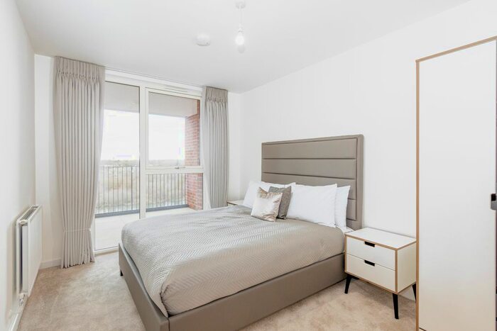 1 Bedroom Flat To Rent In Shearwater, Hendon Waterside, NW9