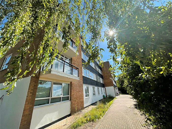 1 Bedroom Flat To Rent In Commercial Road, Leeds, West Yorkshire, LS5