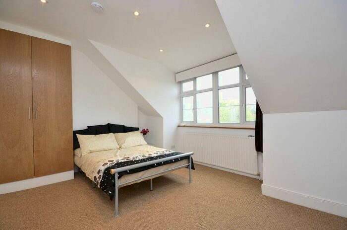 3 Bedroom Maisonette To Rent In Dollis Park, Finchley, London, N3
