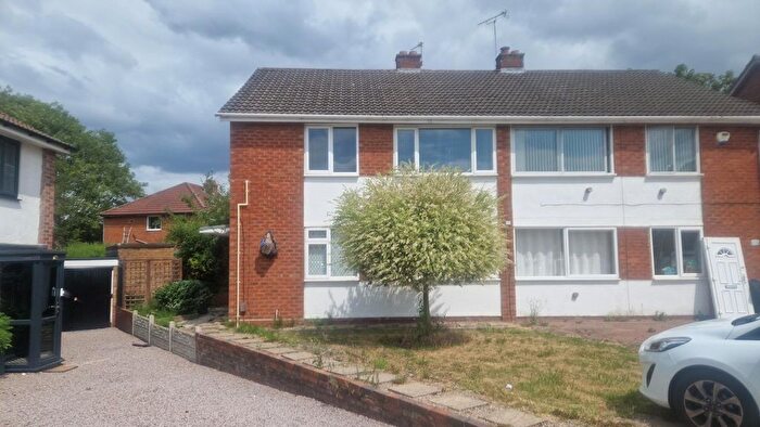 2 Bedroom Flat To Rent In Lazy Hill, Kings Norton, B38