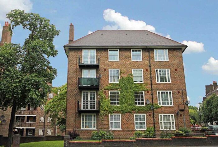 3 Bedroom Flat To Rent In Tilson Gardens, Kings Avenue, SW2
