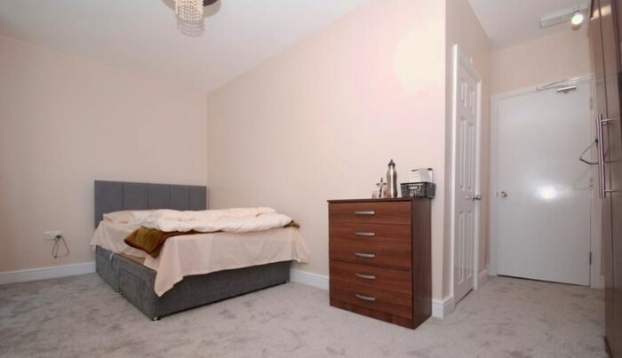 6 Bedroom Terraced House To Rent In Birnam Road, Holloway, London, N4