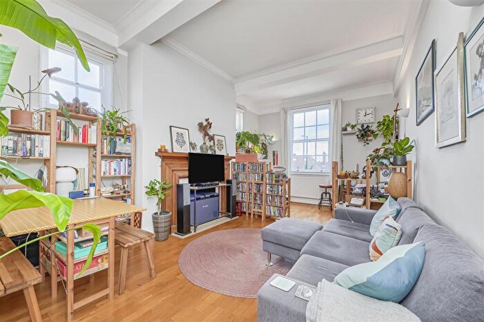 2 Bedroom Flat To Rent In Upper Richmond Road West, East Sheen, SW14