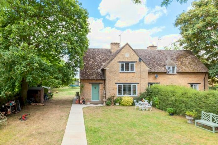 3 Bedroom Cottage To Rent In Halse Road, Brackley, NN13