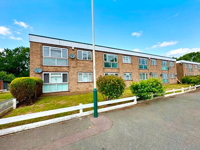 1 Bedroom Flat For Sale In Hamilton Drive, Harold Wood, RM3