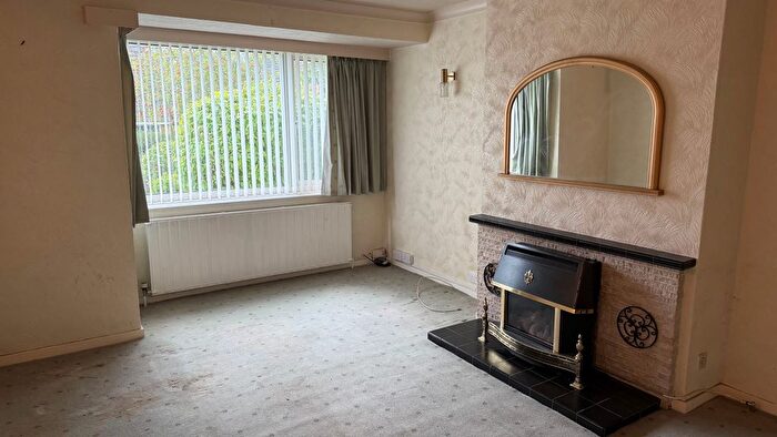 2 Bedroom Semi-Detached House For Sale In Aspen Rise, Bradford, BD15
