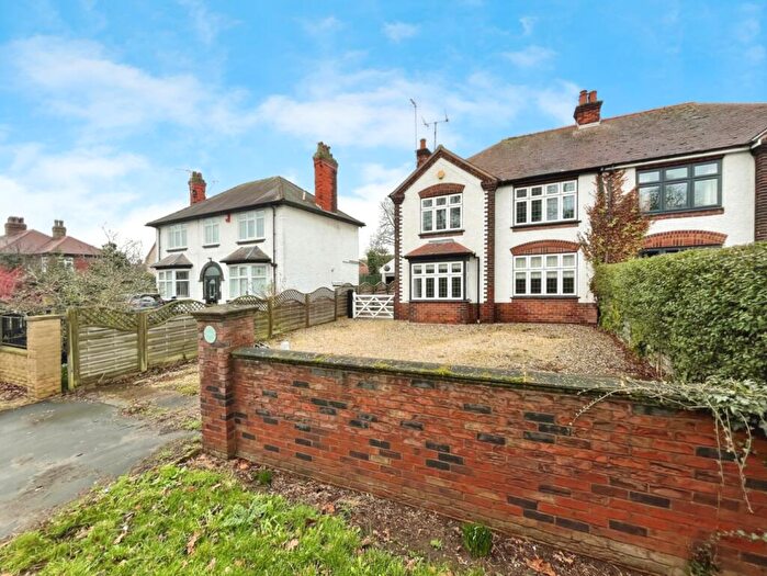 4 Bedroom Semi Detached House For Sale In Doncaster Road, Bawtry, Doncaster, DN10