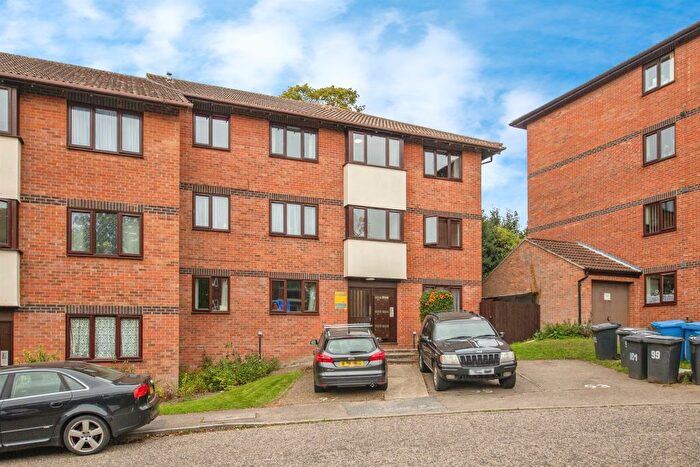 2 Bedroom Flat For Sale In Oakstead Close, Ipswich, IP4