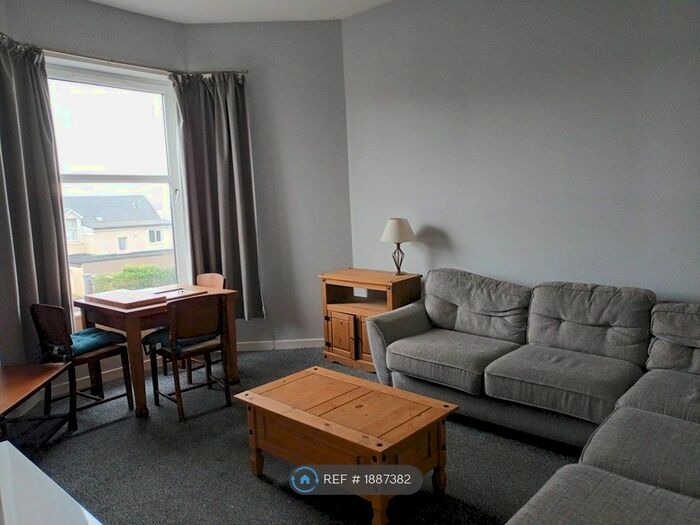 3 Bedroom Flat To Rent In George Street, Dunoon, PA23