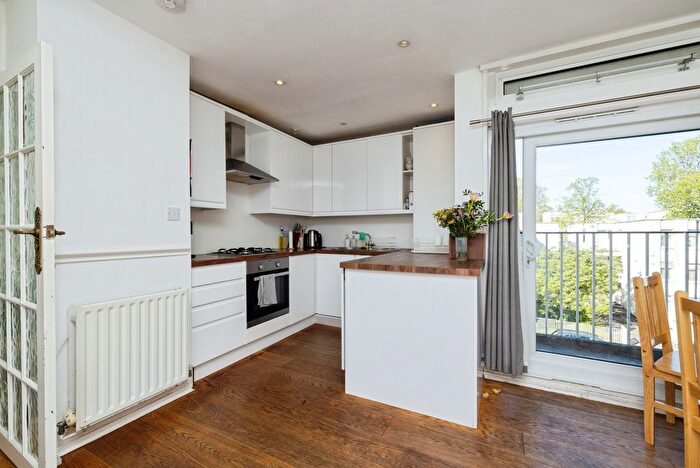4 Bedroom Flat For Sale In Victoria Rise, London, SW4