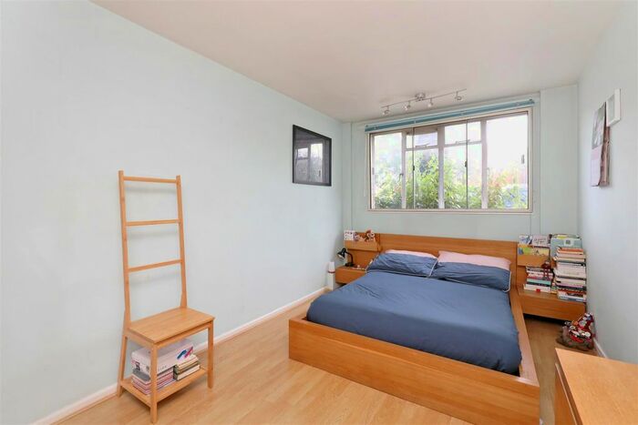 3 Bedroom Flat To Rent In Upper Richmond Road, London, SW15