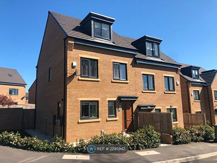 3 Bedroom Semi-Detached House To Rent In Laburnum Gardens, Leeds, LS14
