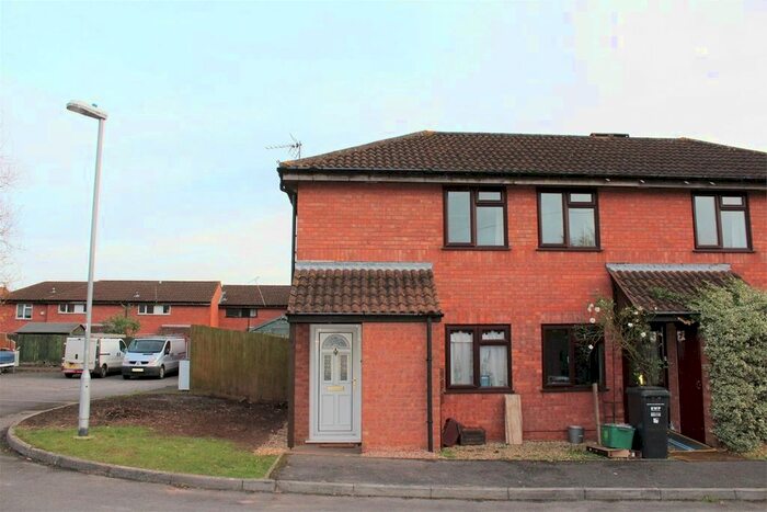 2 Bedroom Flat To Rent In Darwin Close, Taunton, TA2