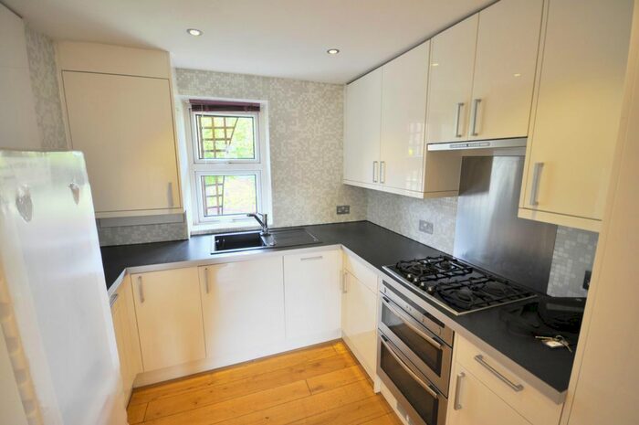 2 Bedroom Flat To Rent In Chertsey Court, Clifford Avenue, Mortlake SW14