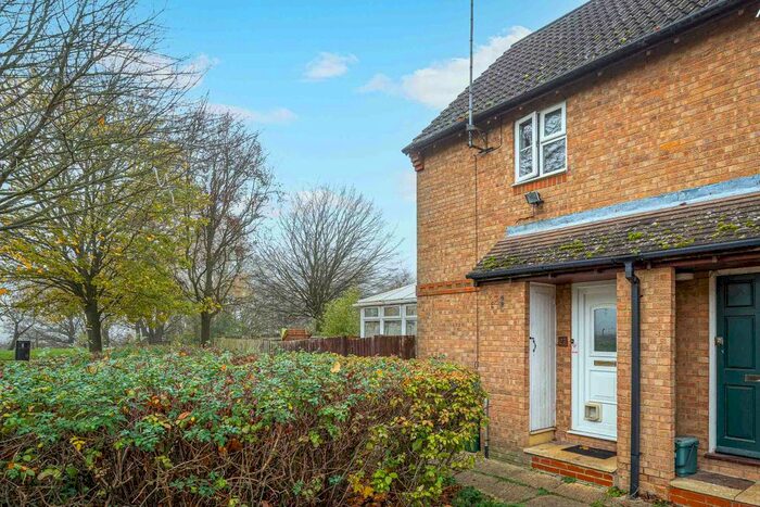 1 Bedroom End Of Terrace House To Rent In Parslow Close, Hawkslade, Aylesbury, Bucks, HP21