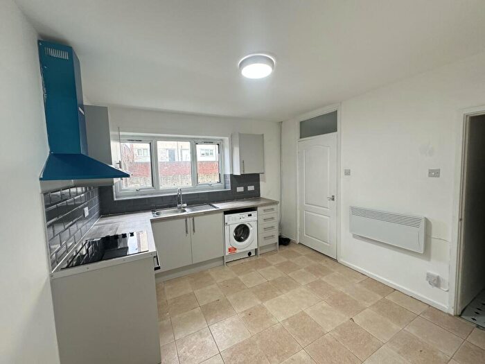 3 Bedroom Apartment To Rent In Swindon St, Kirkdale, L5