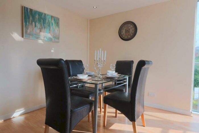 5 Bedroom Apartment To Rent In Montgomery Place, S6