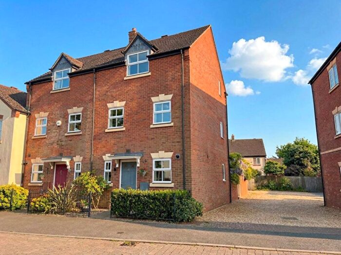 4 Bedroom Semi Detached House For Sale In Betjeman Road, Stratford-upon-Avon, Warwickshire, CV37
