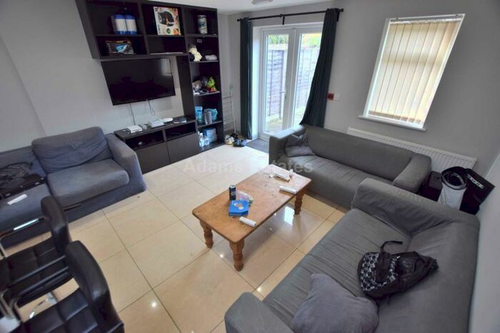 6 Bedroom Terraced House To Rent In Donnington Gardens, Reading, RG1