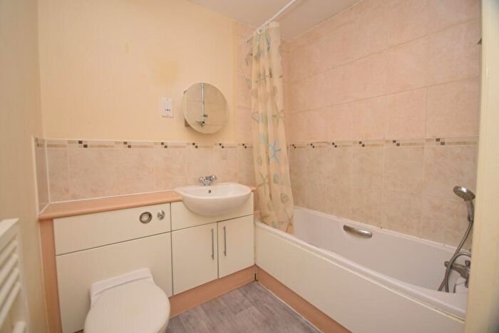 2 Bedroom Apartment To Rent In Parkhouse Court, Hatfield, AL10