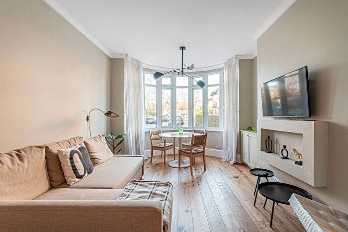 1 Bedroom Flat To Rent In Ambrose Avenue, Golders Green, London, NW11