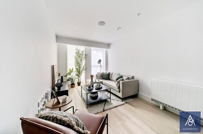 2 Bedroom Flat To Rent In Virginia House, Walton Street, HP21