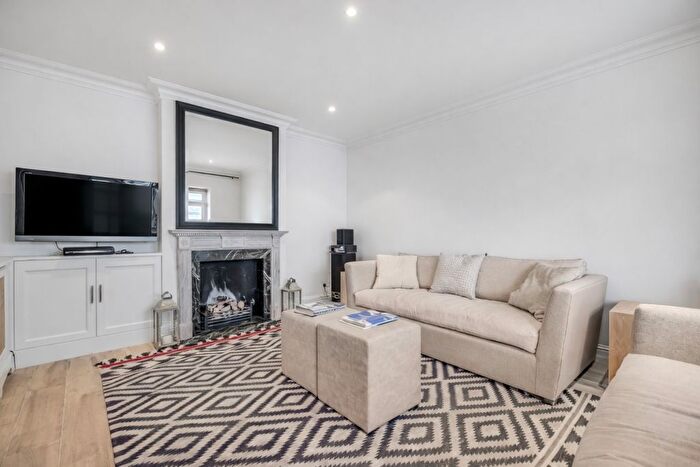 3 Bedroom Flat To Rent In Campden House Close, London, W8