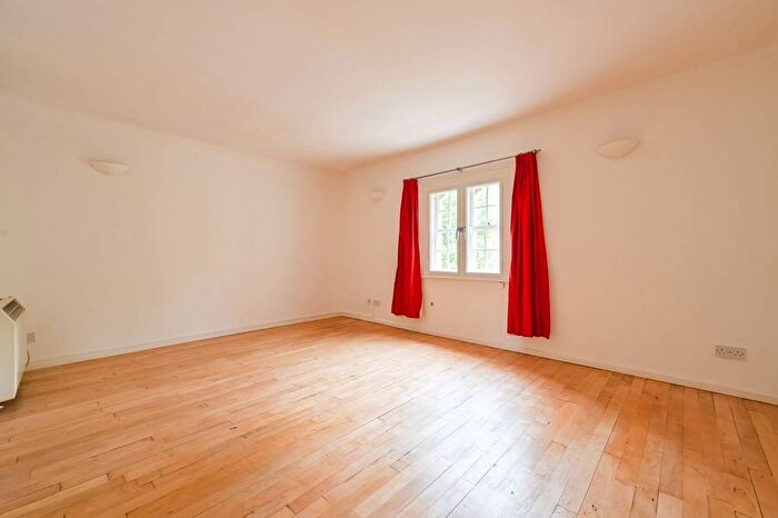 1 Bedroom Flat To Rent In Bethnal Green Road, Bethnal Green, London, E2