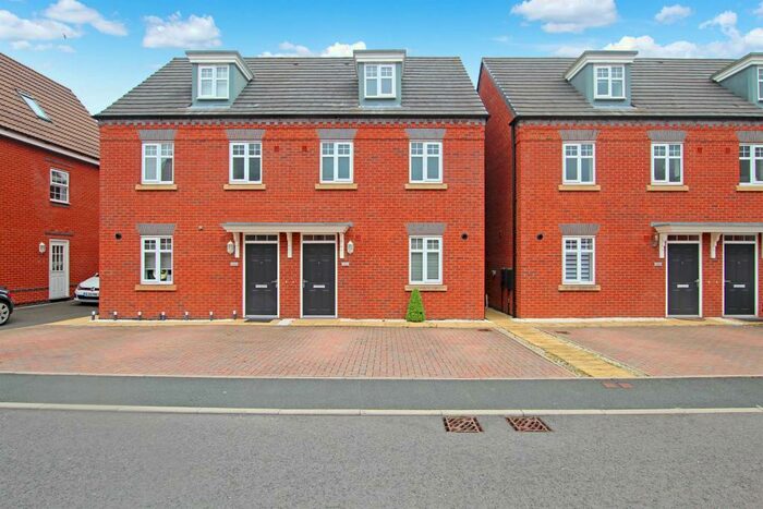 3 Bedroom Semi-Detached House To Rent In Harris Close, Redditch, B98