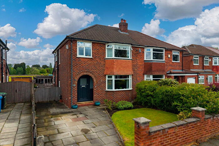 3 Bedroom Semi-Detached House For Sale In Glebelands Road, Sale, M33