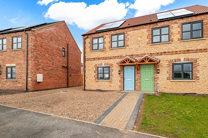 3 Bedroom Semi-Detached House For Sale In Cleveland Avenue, North Hykeham, LN6
