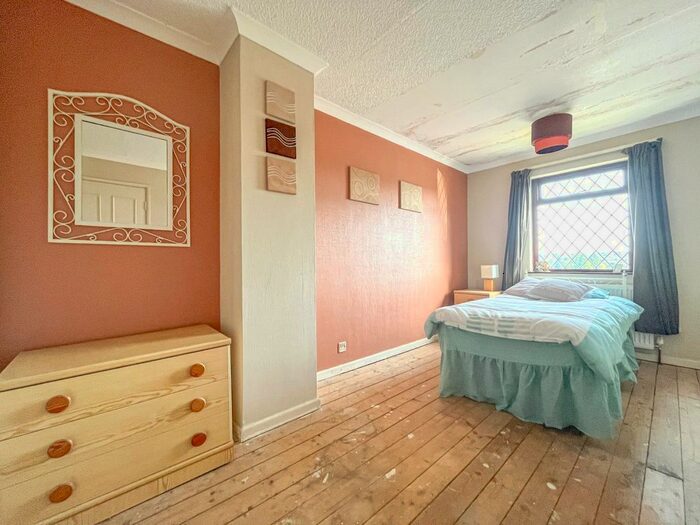 3 Bedroom Terraced House For Sale In The Chantrys, Farnham, Surrey, GU9