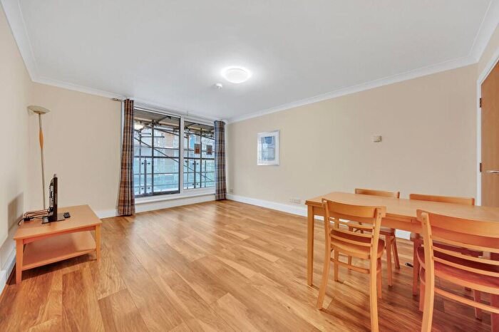 1 Bedroom Flat To Rent In Boardwalk Place, Canary Wharf, E14
