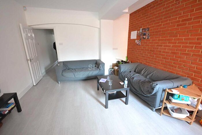 6 Bedroom Terraced House To Rent In Norris Road, Reading, Berkshire, RG6