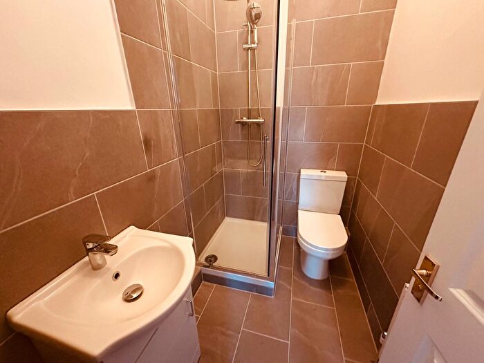 3 Bedroom Flat To Rent In Friern Park, London, N12
