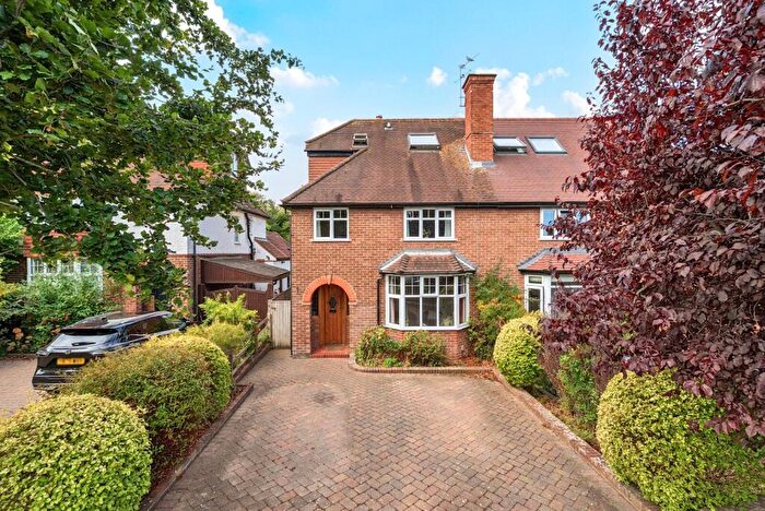 4 Bedroom Semi Detached House For Sale In Irwin Road, Guildford, GU2