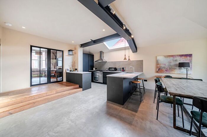 3 Bedroom End Of Terrace House For Sale In East Avenue, East Oxford, OX4