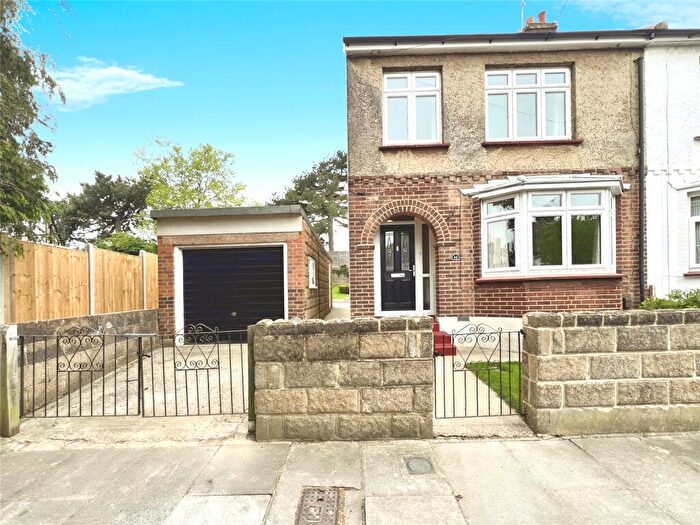 3 Bedroom Semi-Detached House To Rent In Holcombe Road, Rochester, Kent, ME1