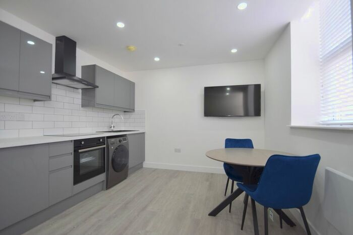 2 Bedroom Flat To Rent In North Road, Cardiff, CF10