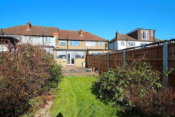 3 Bedroom Terraced House For Sale In South View Road, Loughton, IG10