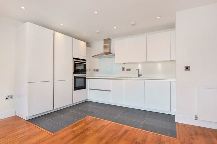 2 Bedroom Apartment To Rent In B Hill Avenue, Amersham, HP6